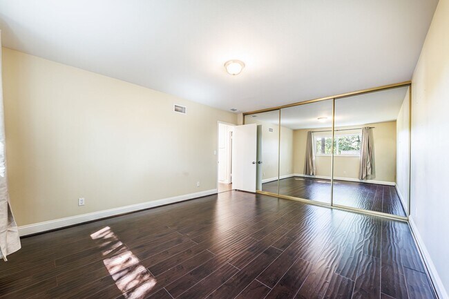 Building Photo - Beautifully Renovated 3-Bedroom Home in Pr...
