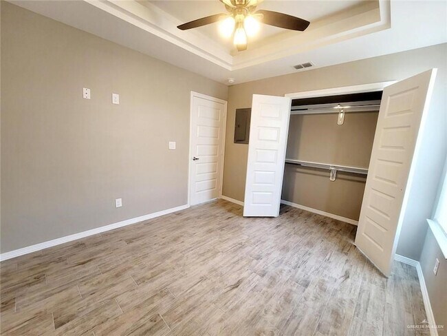 Building Photo - 3808 Las Vistas Ln