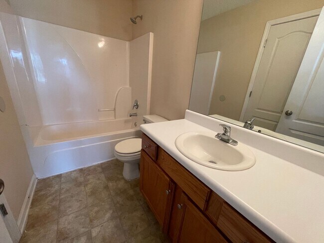 Building Photo - Pre-Leasing for August 2 2026 WITH FENCED IN YARD! 1/2 Off Deposit!