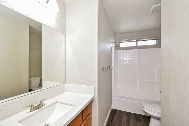 Building Photo - 1110 Cliffbrook Hedge Ave