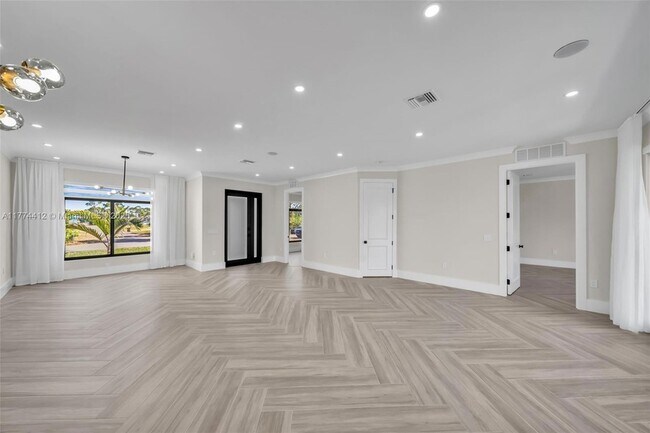 Building Photo - 3600 NE 9th Pl
