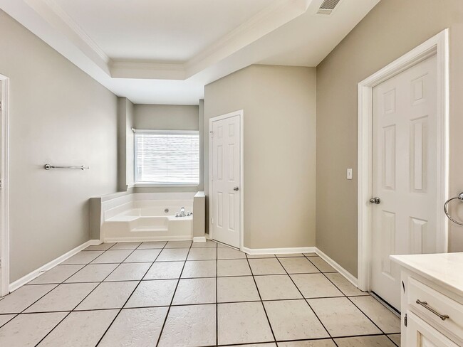 Building Photo - Beautiful 4BR 2BA Home with Garage Parking in Alpharetta