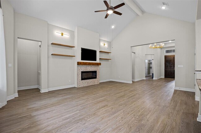 Building Photo - 124 White Steppe Way