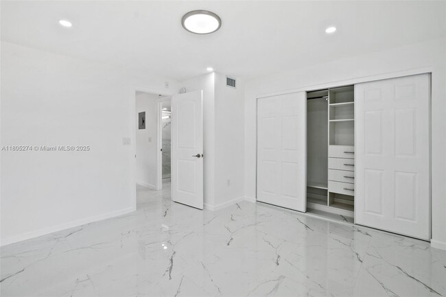 Building Photo - 7151 Miami Lakes Dr