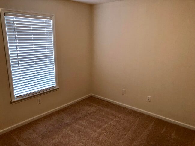 Building Photo - 1243 Longpoint Dr