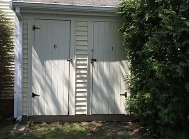 Building Photo - 50 Brookside Dr