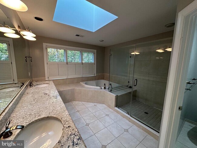 Building Photo - 5509 Thornbush Ct