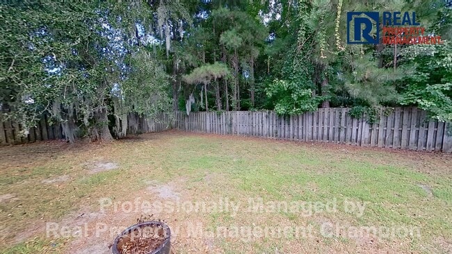 Building Photo - 3 BD/2BA Home with Sunny Floorplan and Eat-in Kitchen