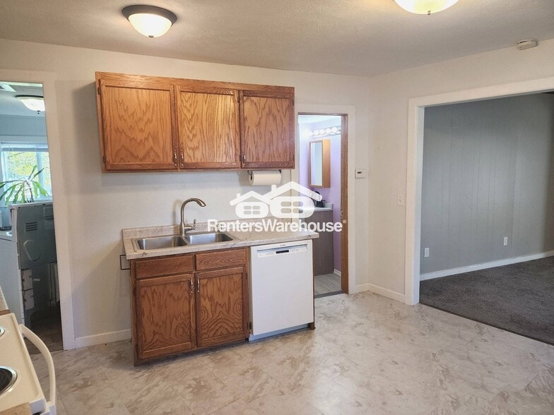 Building Photo - 200 N Vine St