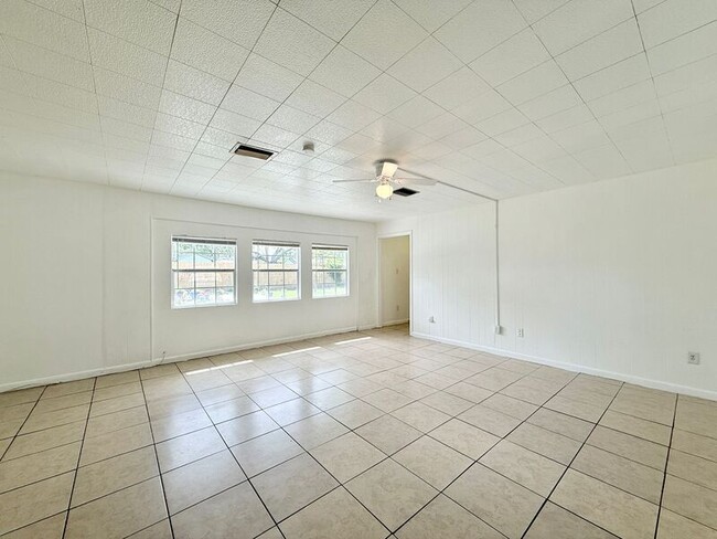 Building Photo - 2658 Sunny Breeze Ave