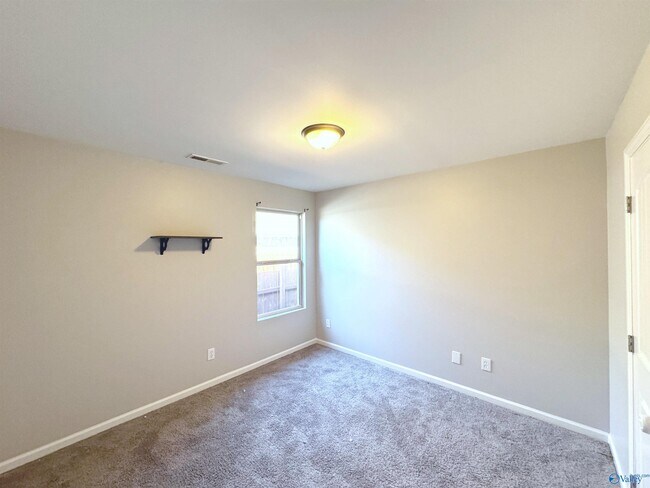 Building Photo - 121 Daymark Dr