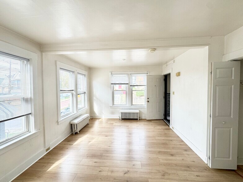 Building Photo - 304 Elizabeth Ave