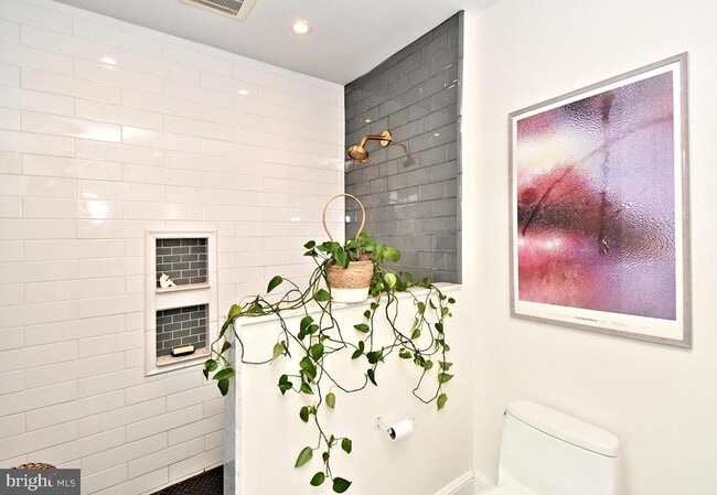 Building Photo - 365 2nd Ave