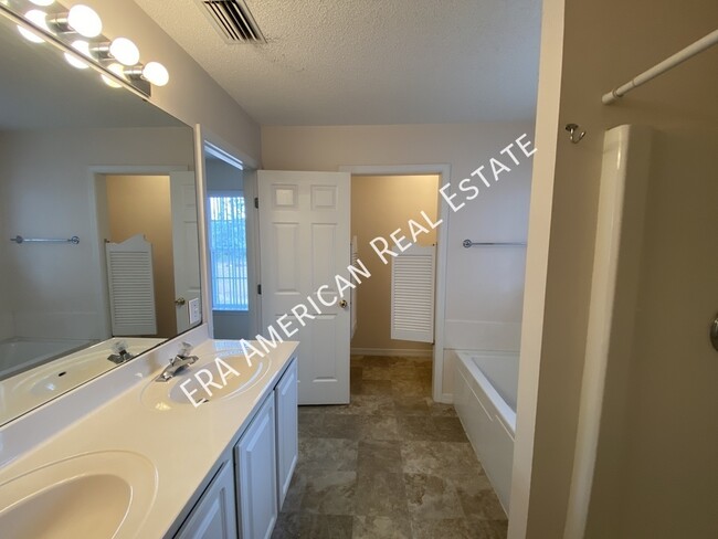 Building Photo - ***MOVE IN SPECIAL- First Full Month Rent ...