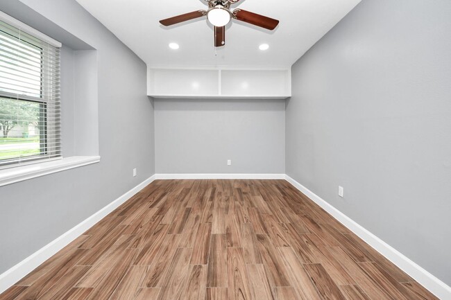 Building Photo - 12503 Foxburo Dr