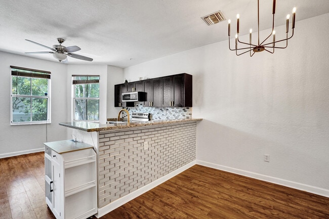 Building Photo - 3911 Shoma Dr