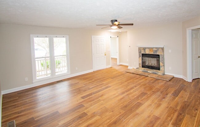 Building Photo - Coming Soon! Renovated 3 Bedroom 2 Bathroom- No Pets