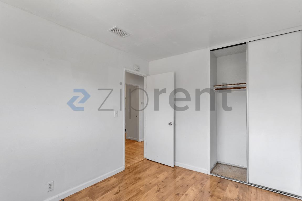 Building Photo - Unit