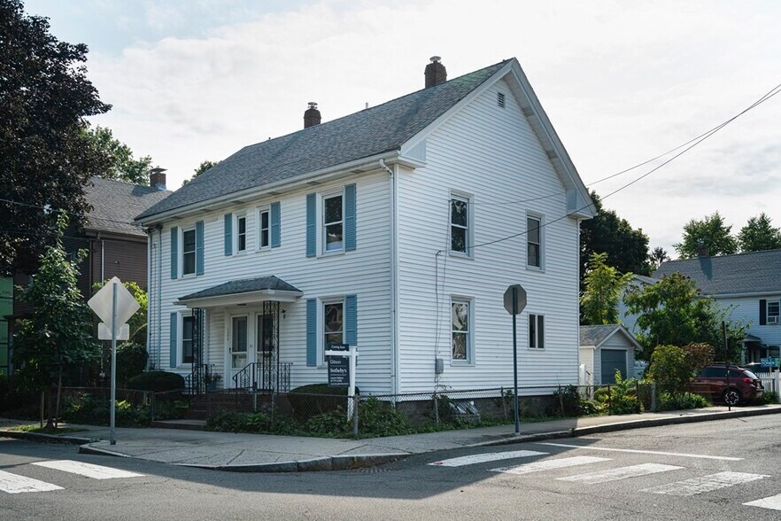 Building Photo - 128 Holworthy St