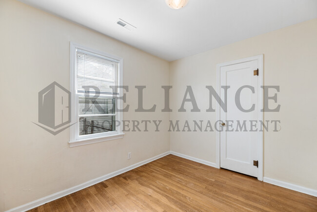 Building Photo - 1022 S Yale St