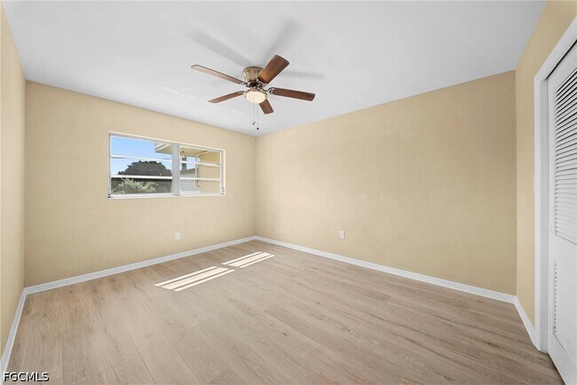 Building Photo - 275 Lakeview Dr