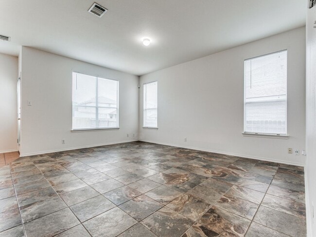 Building Photo - 3/2.5/2 in Cibolo