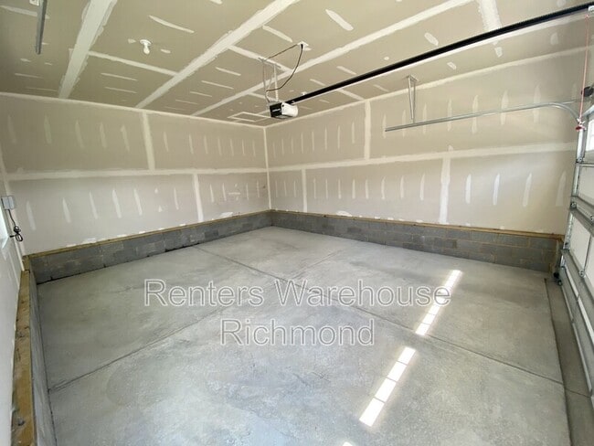 Building Photo - 4701 Mnr Xing Pl.