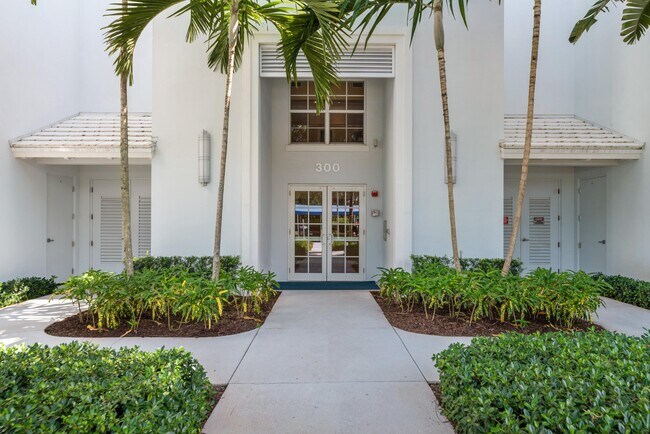 Building Photo - 312 Bay Colony Dr N