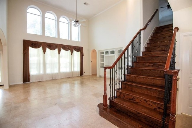 Building Photo - 2218 Longspur Ln