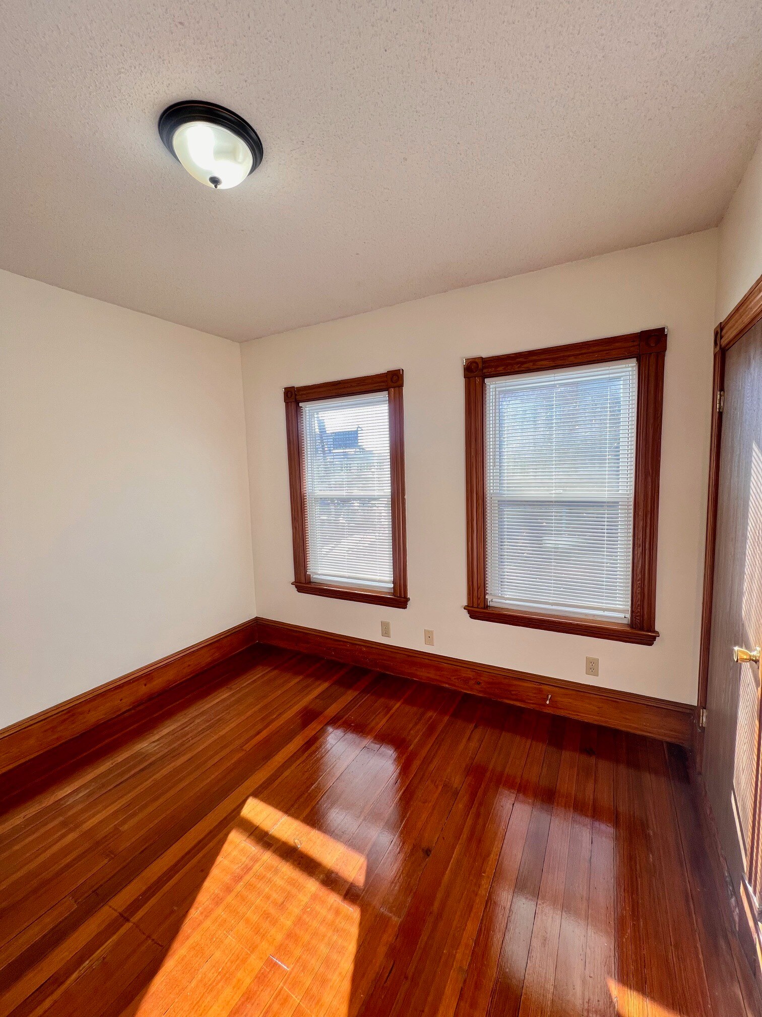 Building Photo - 22 Temple St