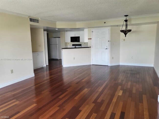 Building Photo - 2 br, 2 bath Condo - 2351 Douglas Rd Apt 707