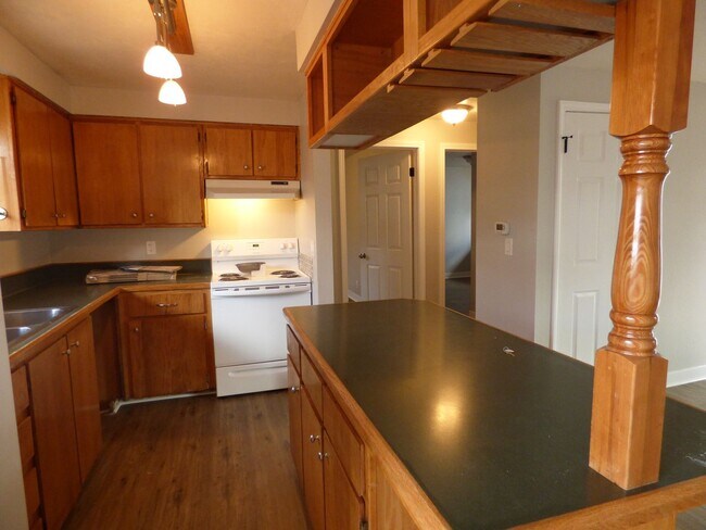 Building Photo - 2 bed 1 bath Home in Southeast Salem