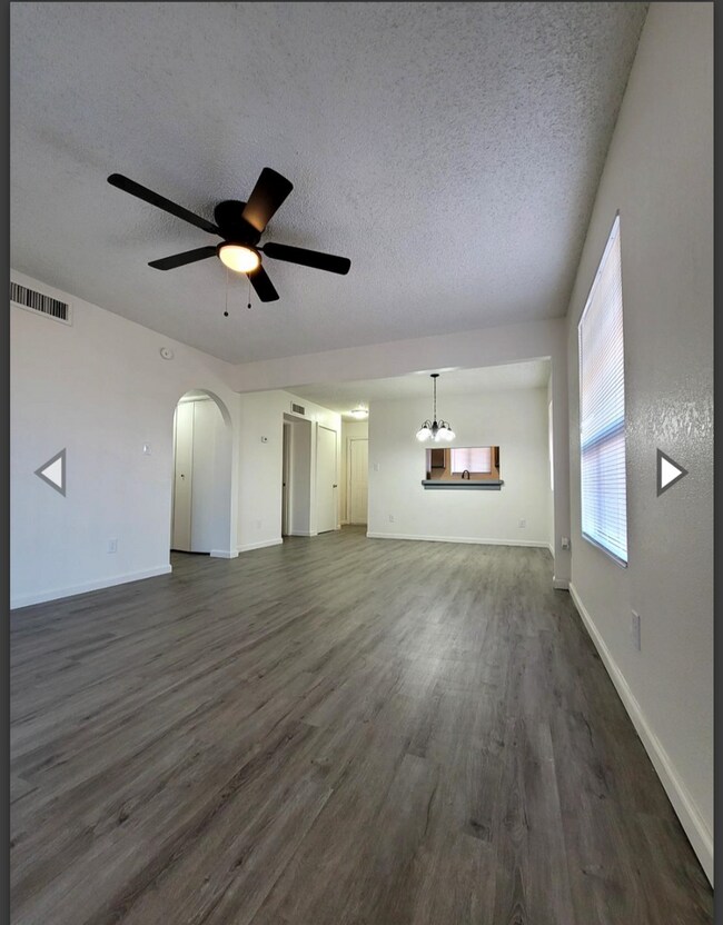 Building Photo - SPACIOUS and awesome home! Excellent floorplan!