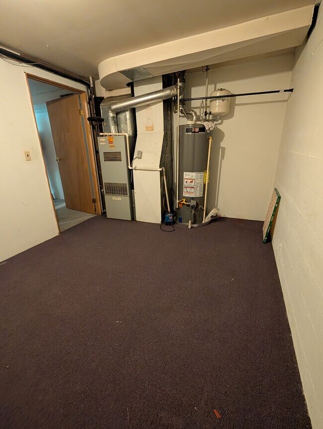 Building Photo - Spacious 3 Bedroom Normal Hill House with Large Garage