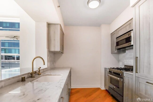 Building Photo - 401 Harrison St