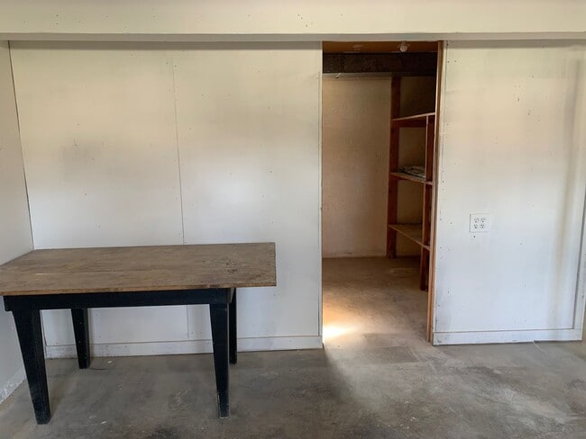 Building Photo - Beautiful 4 Bedroom 3 Bathroom Home in Wes...