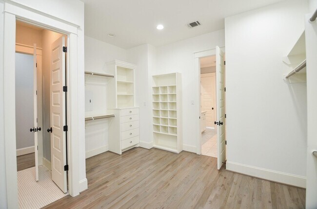 Building Photo - 2511 Judiway St