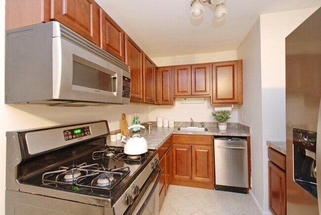 Building Photo - 77 Webb Ave