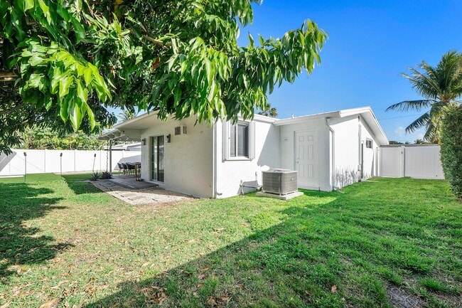 Building Photo - 101 SE 13th St