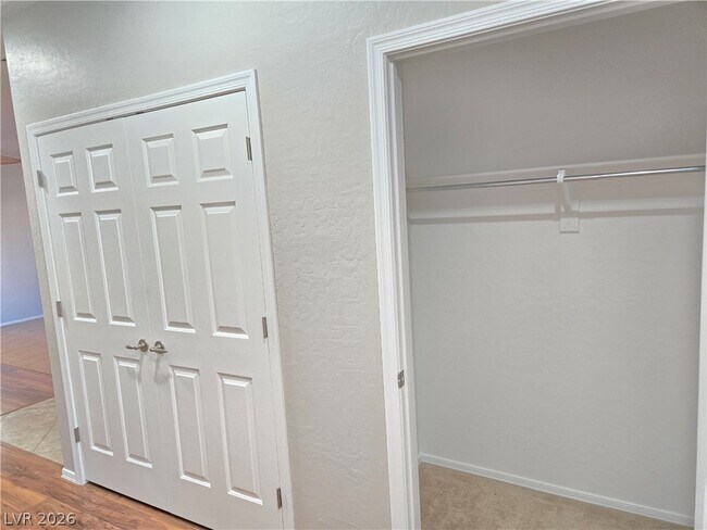 Building Photo - 6868 Sky Pointe Dr