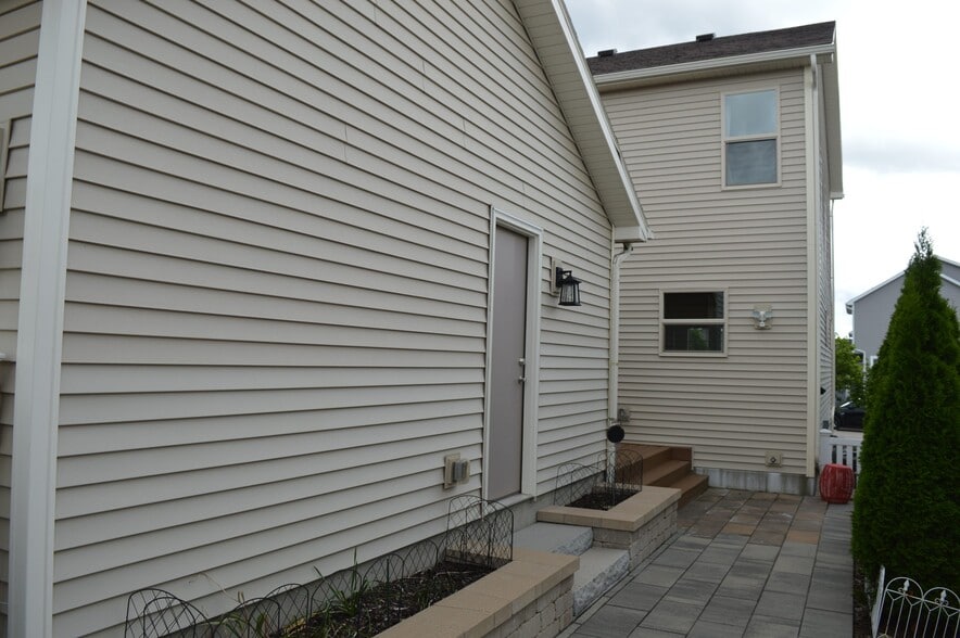 Building Photo - 9314 Highland Gate Way