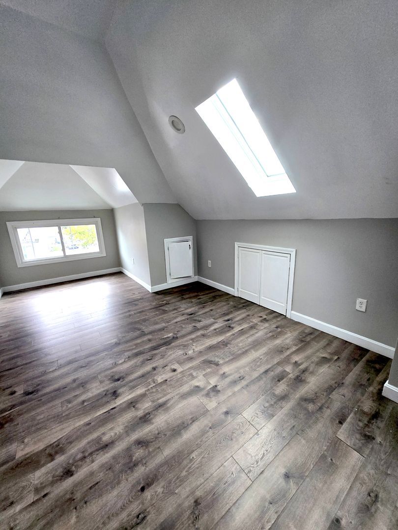 Building Photo - 457 Admiral St