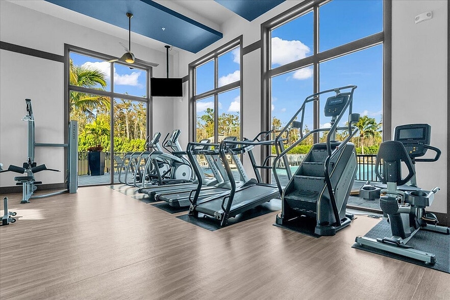 24-DSC04618 - 81 West