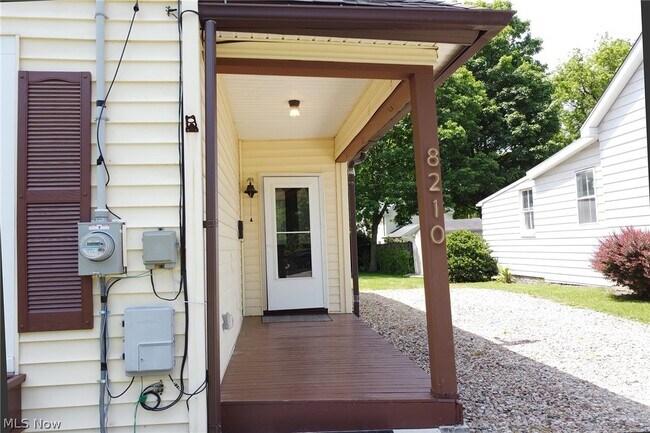 Building Photo - 8210 Maple Ave