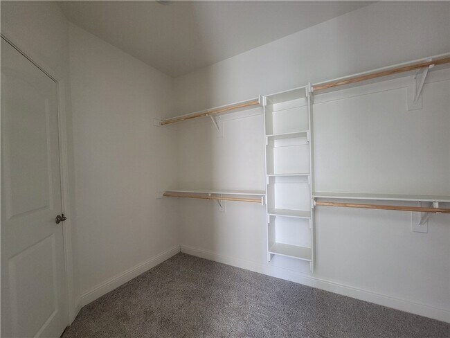 Building Photo - 1041 E Skyline Lp