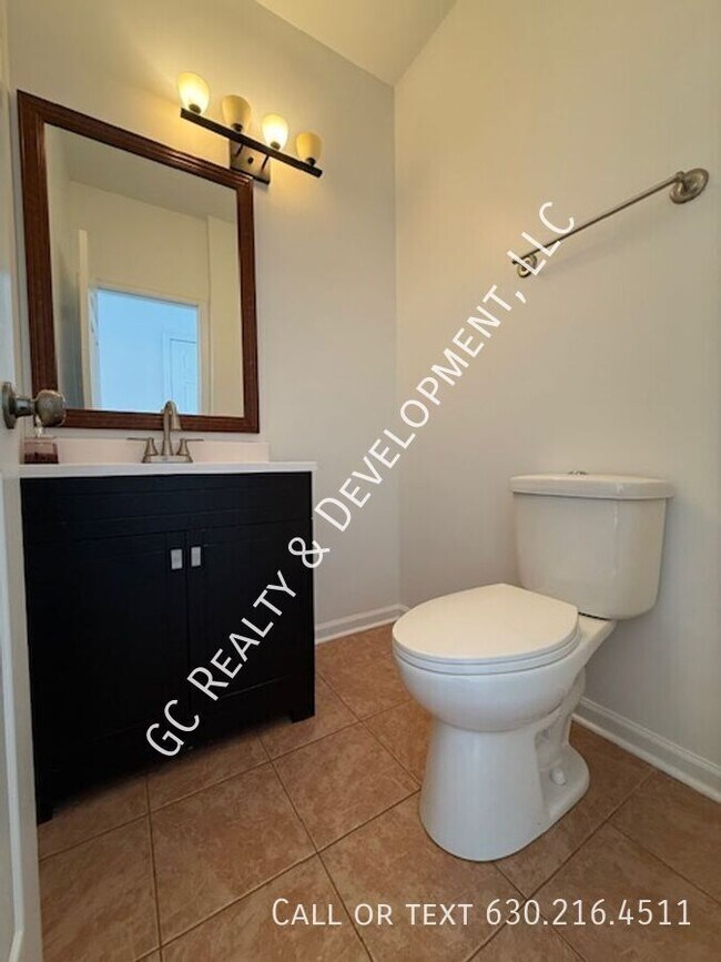 Building Photo - 885 Chelsea Ct