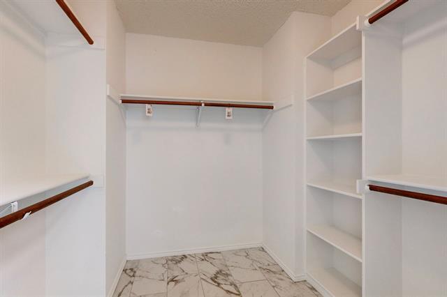 Building Photo - 719 Woodlake Dr