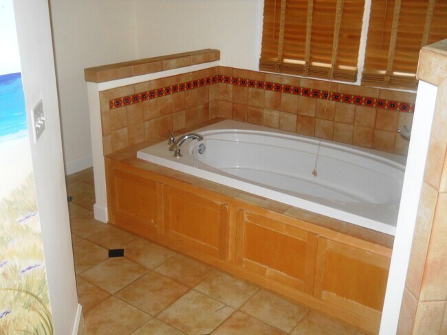 Building Photo - 4602 Ridgeview Cir