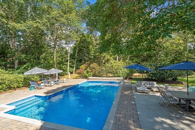 Building Photo - 44 Midhampton Ave