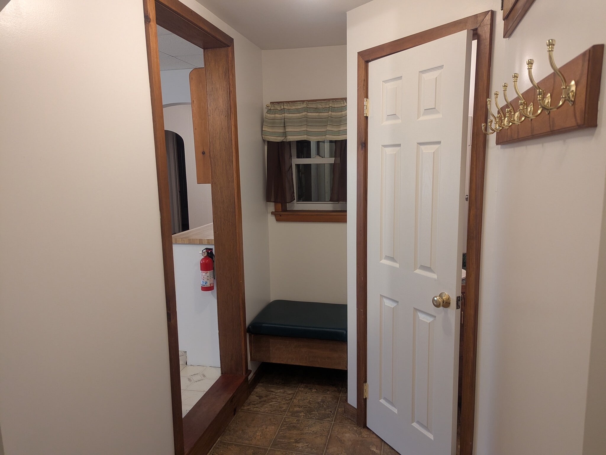 side entry - 8 Charles Ave